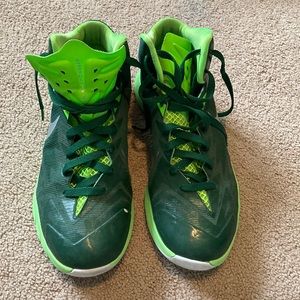 Green nike shoes mens or woman’s